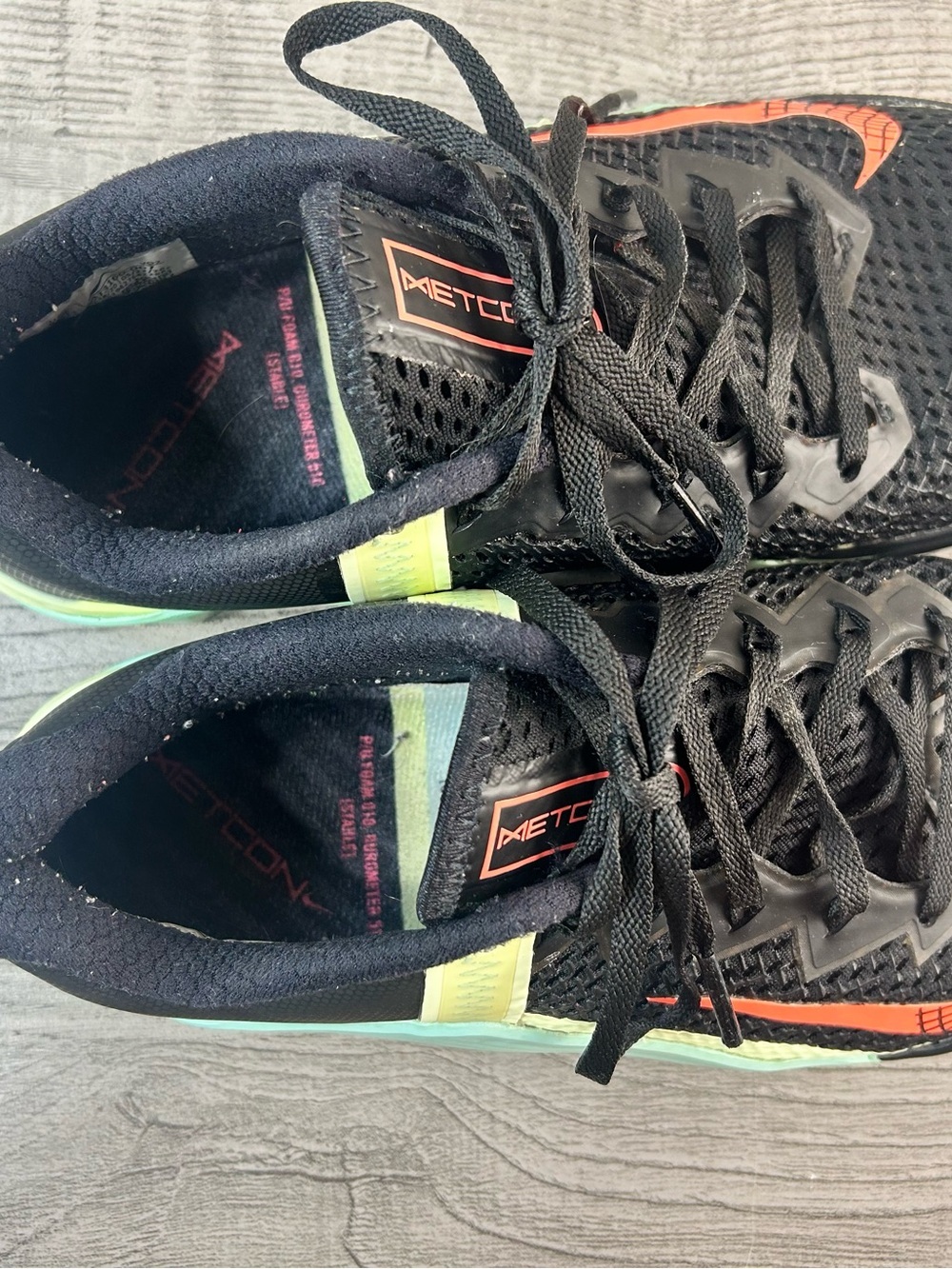 Nike Metcon 6 Women’s Size 8.5 Black and Green Running Shoes with Red Swoosh - Picture 7 of 11